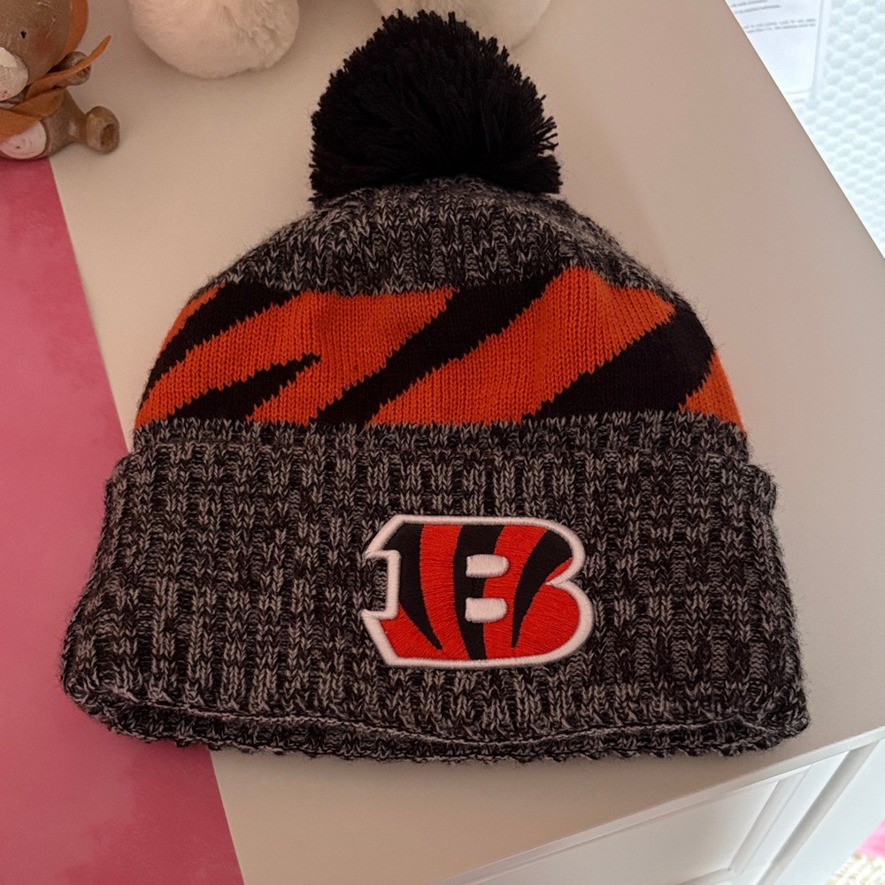 New Era Cincinnati Bengals Black Gray Orange Pom Beanie